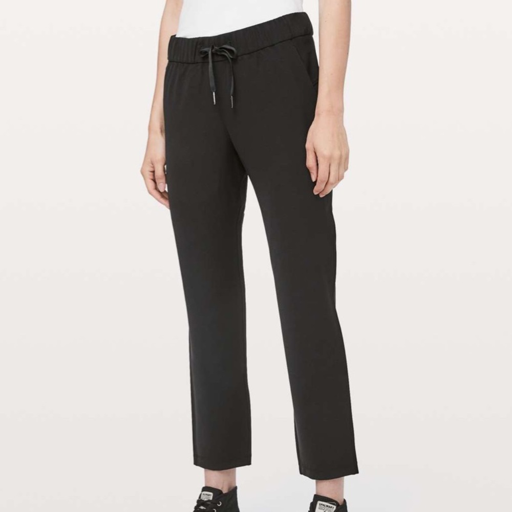 Lululemon On The Fly Pant *Woven 27" in Black size 4